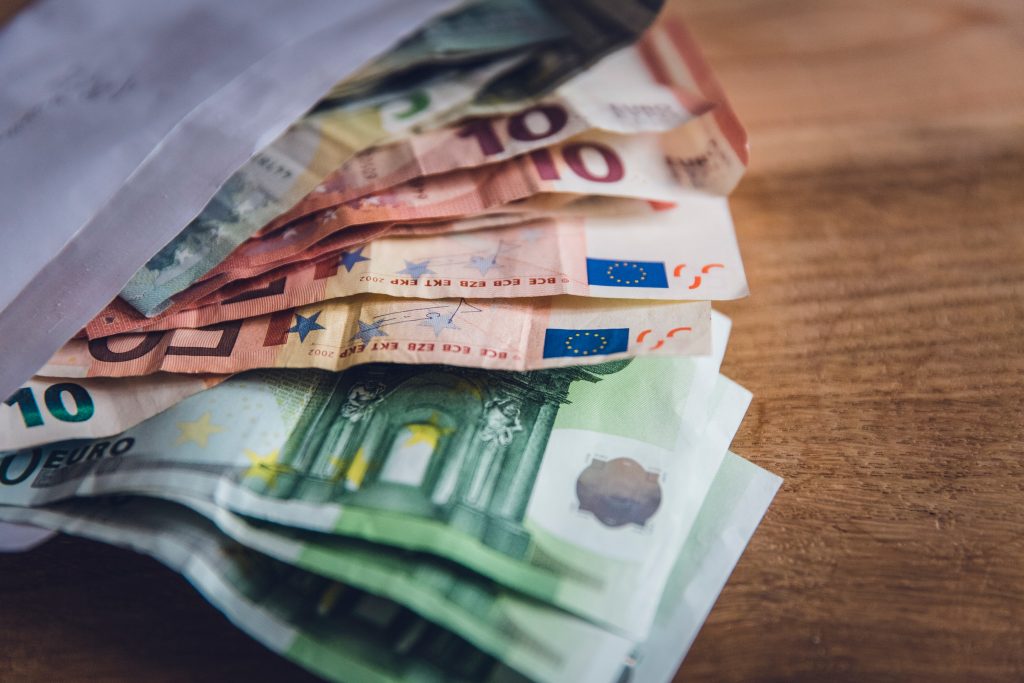 Výška odškodného za komplikácia spôsobené letom – podľa čoho sa určuje?